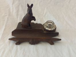 Encrier ancien en bois avec décor lapin