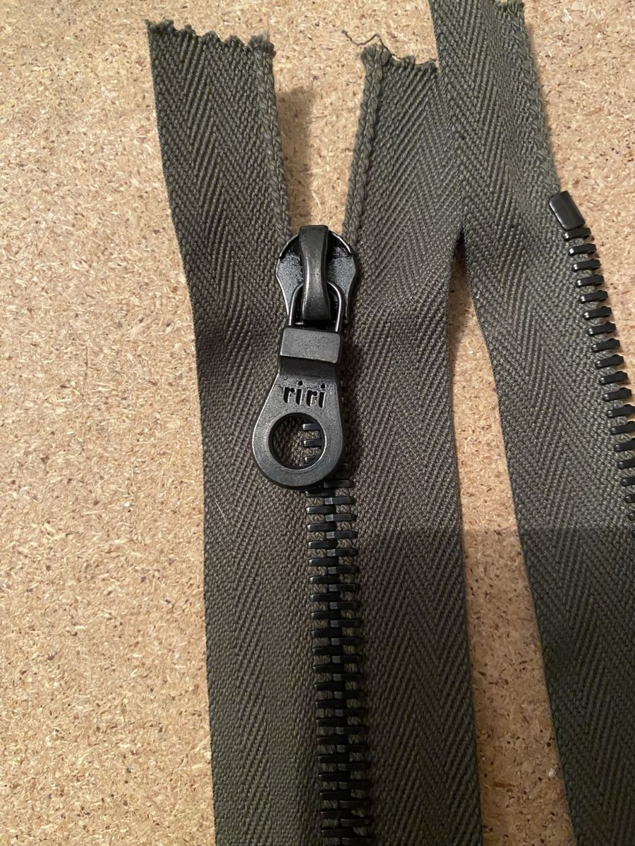 Riri Stoffe: 2 RIRI Reissverschlüsse, 60 cm – Neu (gemäss Beschreibung) aus Winterthur von Etimax