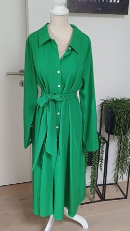 Kleid grün, Langarm, mit Gürtel, Grösse M 