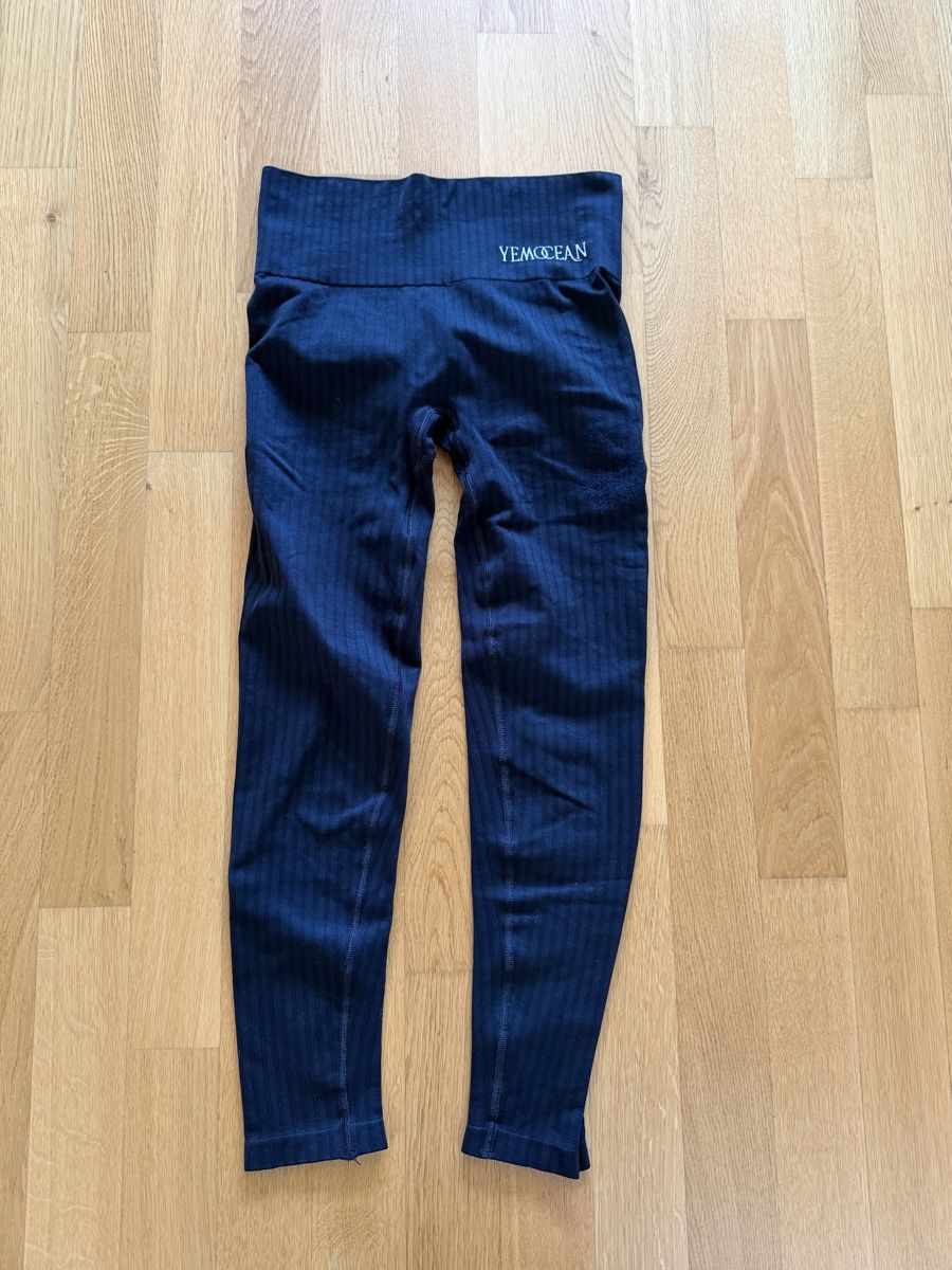 Leggings: Leggins Yemocen schwarz – Usato da Langenthal venduto da Loeffel89
