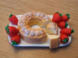 Handmade Gugelhupf mit Erdbeeren, auch für Maileg