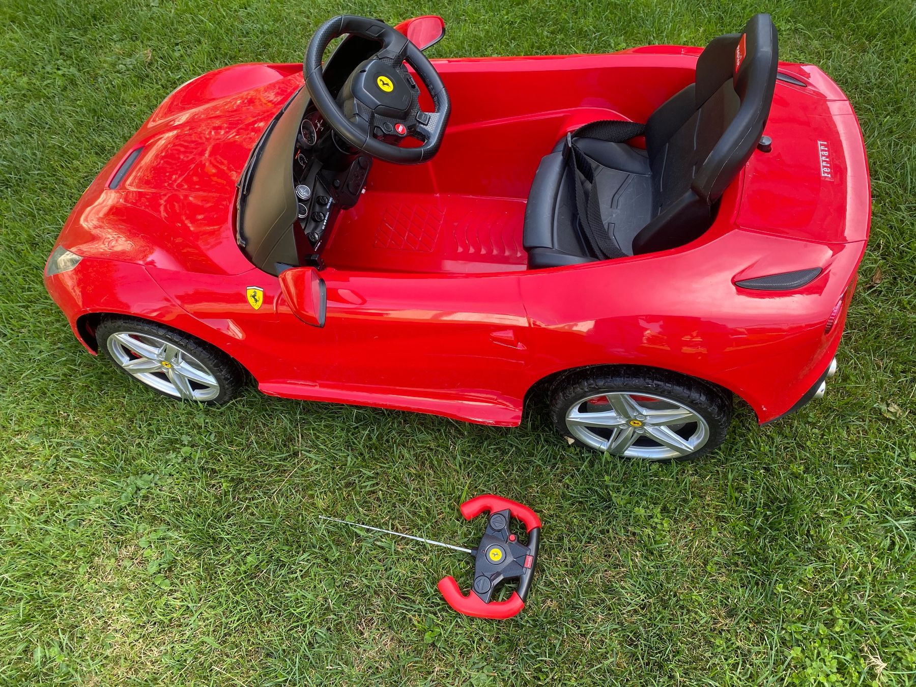Veicoli per bambini: Ferrari Kinderauto 12V – Difettoso da Oberriet SG venduto da shanis 2