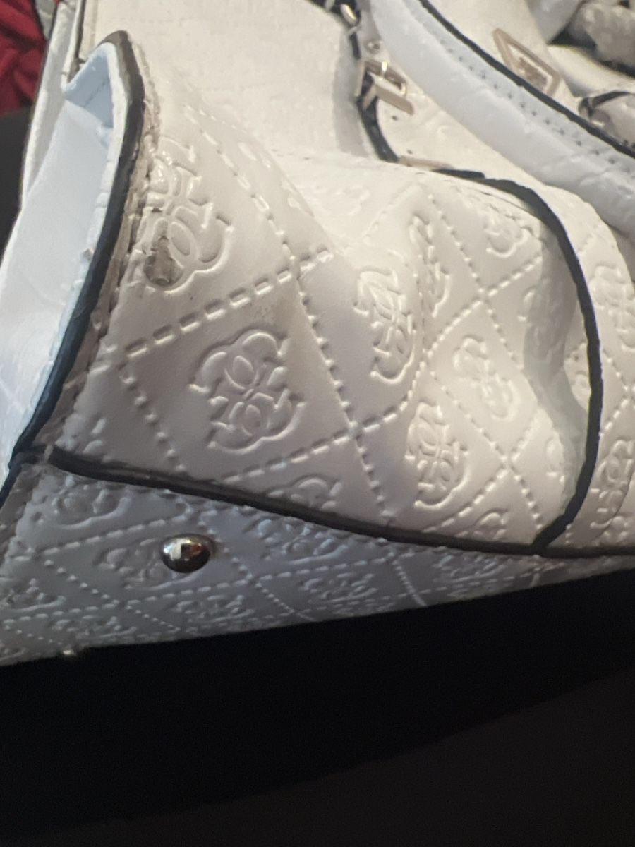 Guess Taschen für Damen: Weisse Guesshandtasche – Gebraucht aus Thun von Golden-Gate 2
