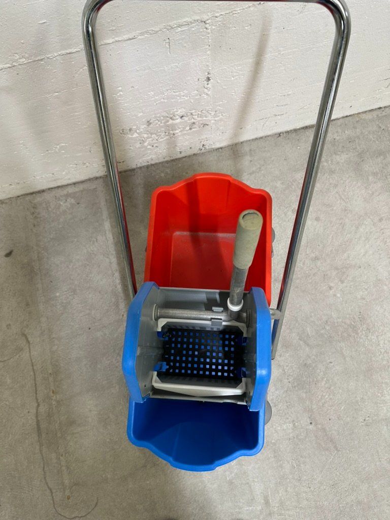 Altro per la casa: Wischsystem mit Presse und 2 Fächer Nasswischwagen – Usato da Dietikon venduto da DQSolutions 2