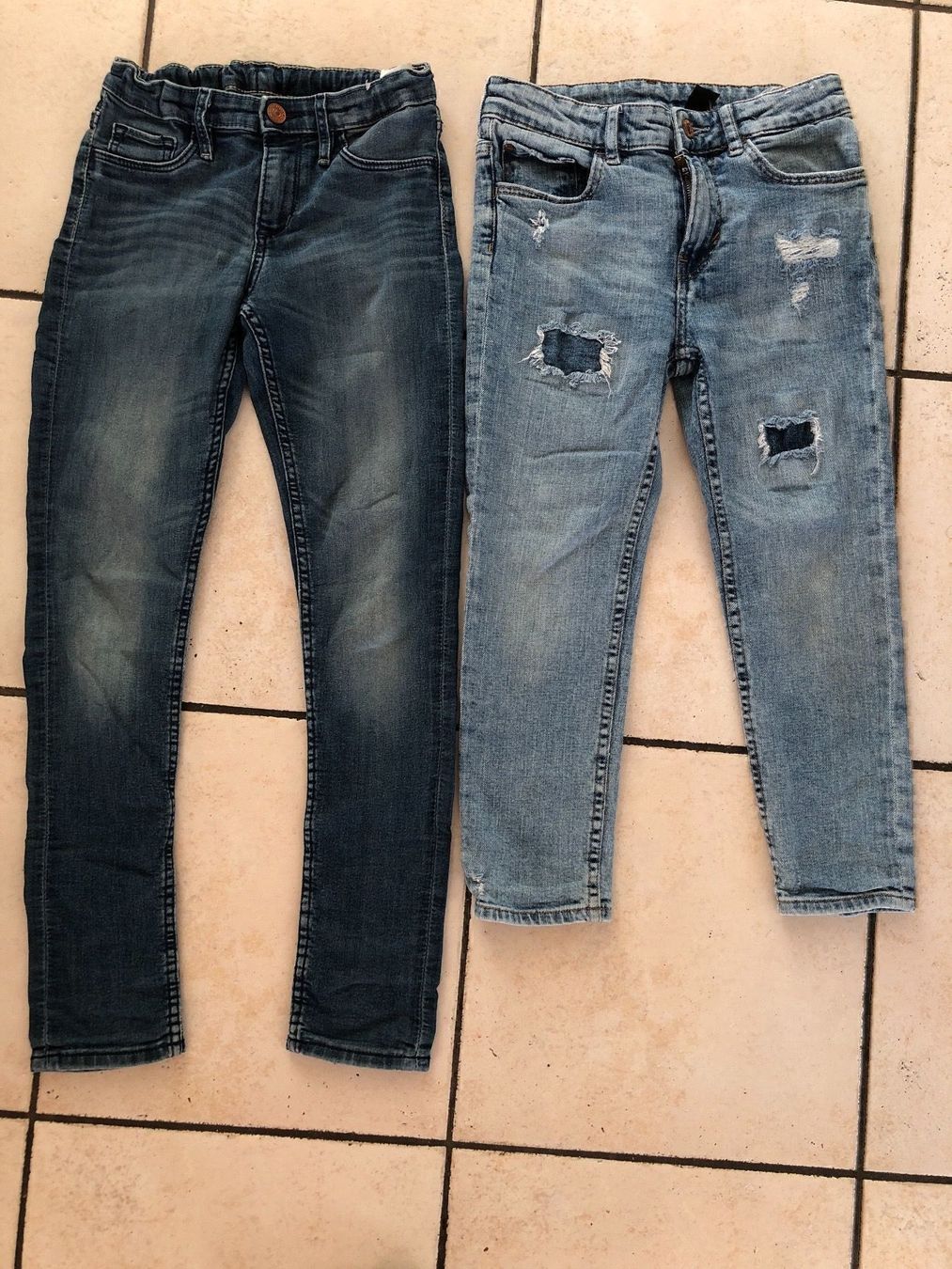 H&M Pantalons: 2 H&M stretch Jeans Gr.140 – D'occasion à Obergerlafingen par cabo4