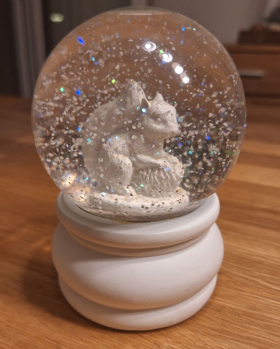 Tutte le decorazioni: Schneekugel mit Eichhörnchen – Usato da Luzern venduto da thomarco