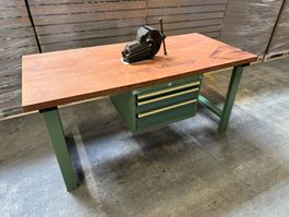 WERKBANK +SCHUBLADENSTOCK +SCHRAUBSTOCK