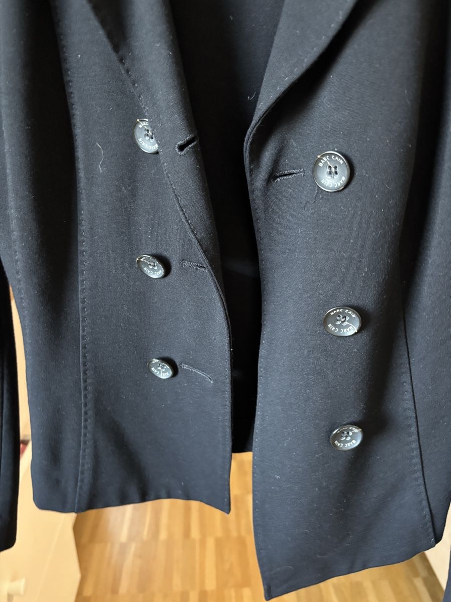 Marc Cain Jacken: Schwarzer Damenblazer von Marc Cain - Grösse 2 / 36 – Gebraucht aus Wetzikon ZH von ger_yvd6 2