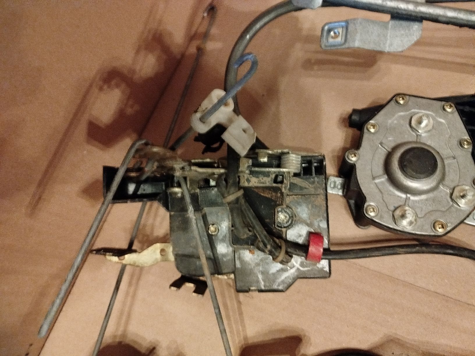 BMW Tutti pezzi di ricambio auto: Bmw E30 vitre électriques, verrouillage porte – Usato da Neuchâtel venduto da lyd_67kk 5