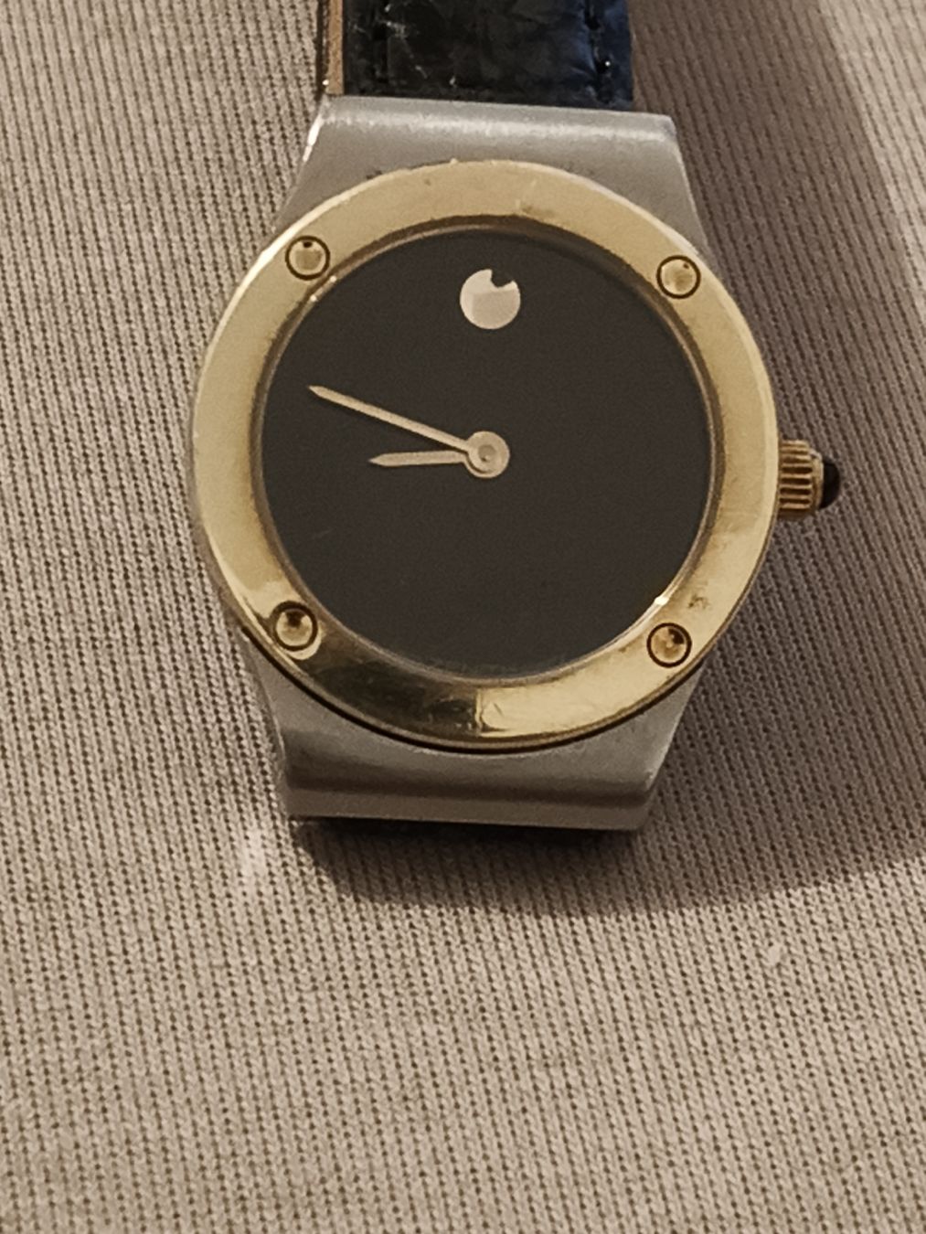 Zenith Orologi: Zenith Damen Quarzuhr läuft einwandfrei – Usato da Glattbrugg venduto da tarnkappenbomber 3