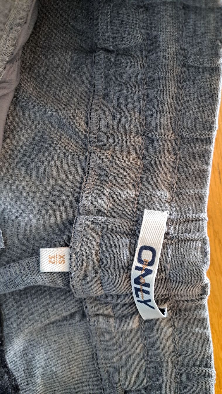 Only Hosen: Only Stoffhose Grau – Gebraucht aus Seengen von ja6_65wp 2