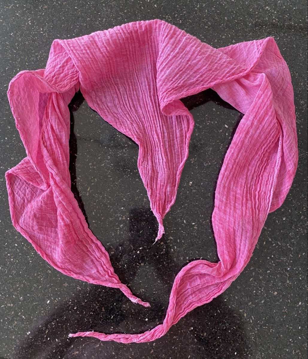 Foulards, Tücher & Schals: Dreieck Krinkel Batiktuch, rosa – Gebraucht aus Lyss von Sibella56