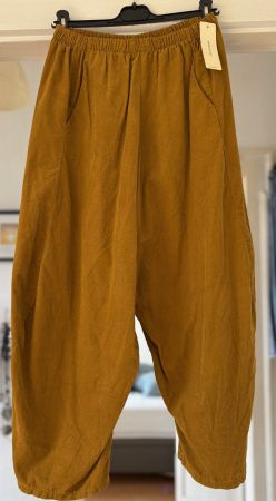 PANTALONS EN FIN VELOURS! M NOUVEAUTÉ 2026/27