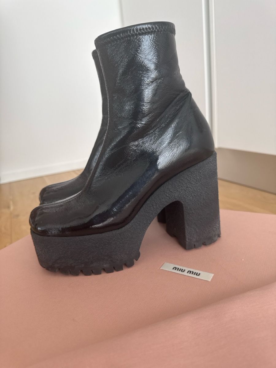 Miu Miu Scarpe da donna: Miu Miu Platform Ankle-Boots, Gr.35,5 Naplack Tech Stretch – Usato da Zürich venduto da IrinaIris