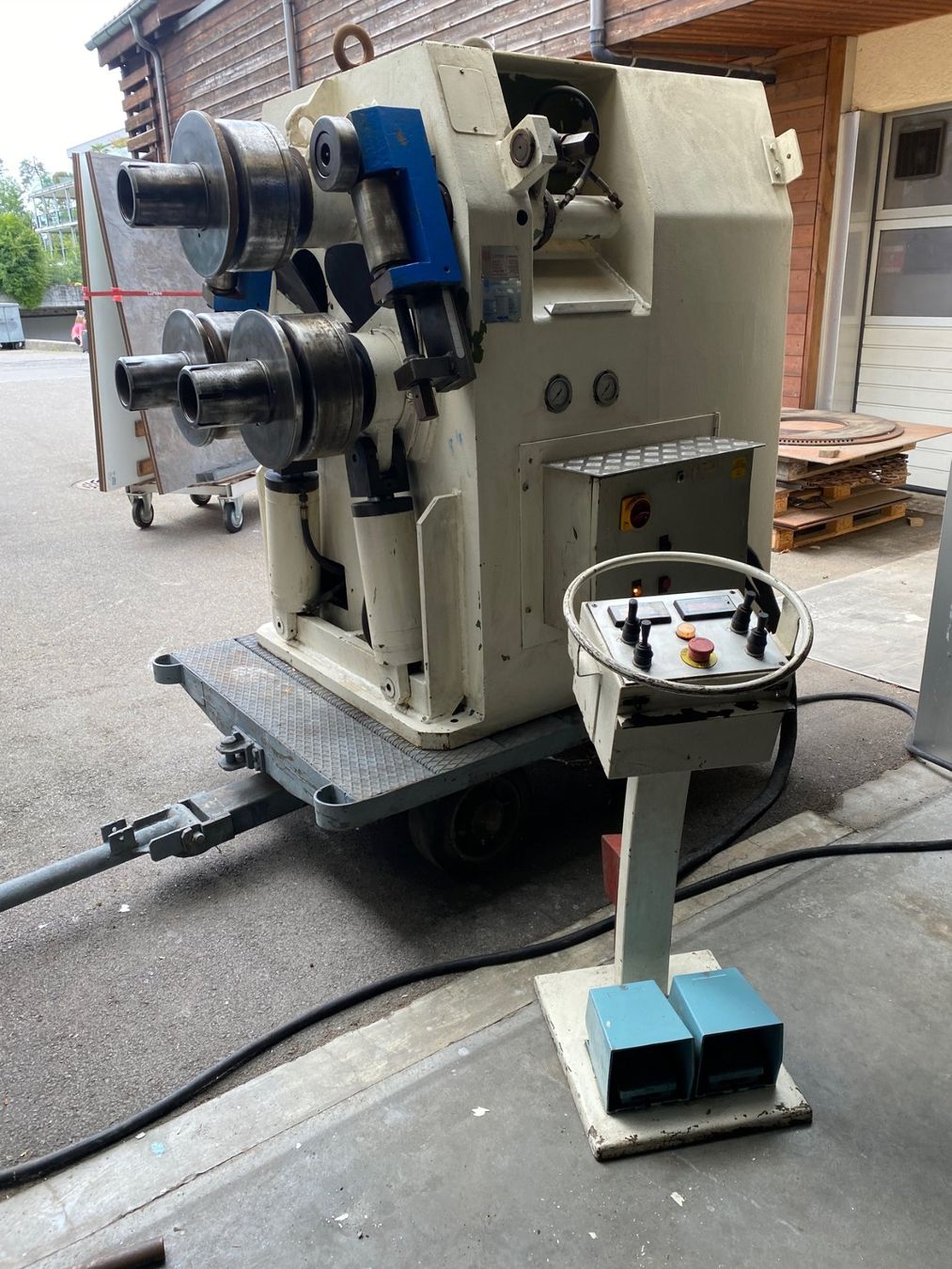 Tutte le macchine: Drei Walzen Profilbiegemaschine Comac 3025HV2 – Usato da Münsingen venduto da Photovirus