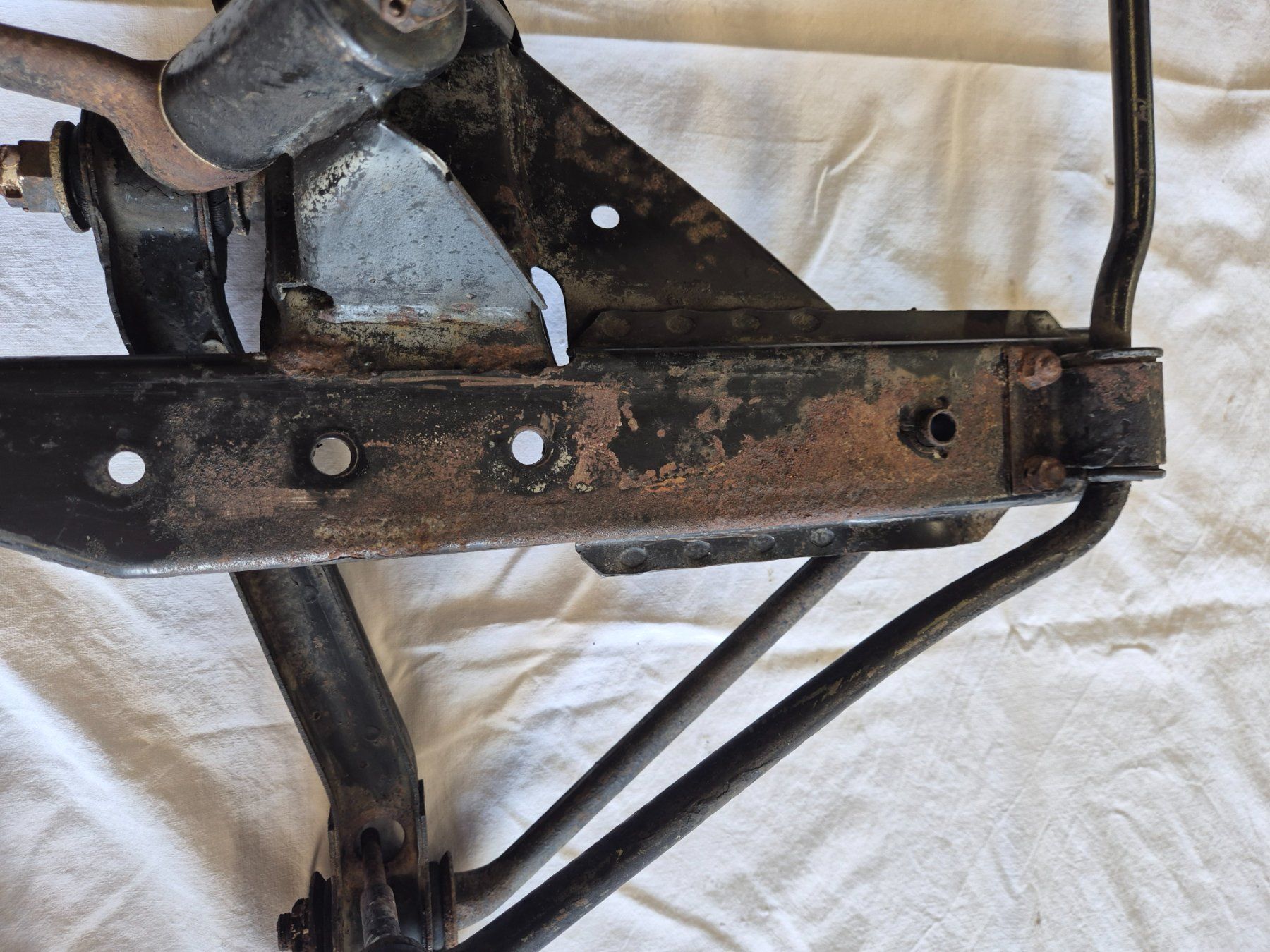 BMW Tutti pezzi di ricambio auto: BMW 1602,1802,2002 Vorderachsträger,Querlenker,Stabilisator – Usato da Bremgarten AG venduto da Osella5 4