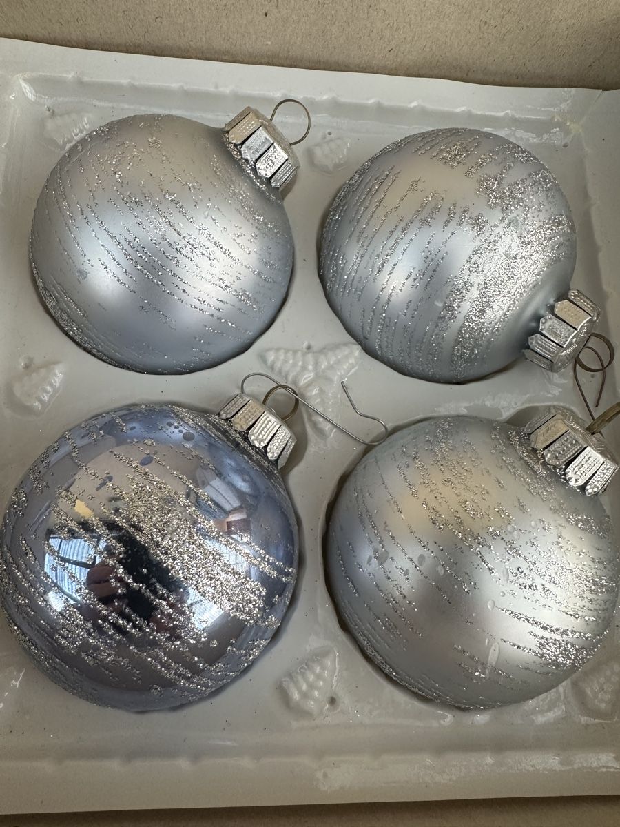 Tutte le decorazioni: Hellblaue Vintage Weihnachtsschmuck Kugeln – Usato da Oberentfelden venduto da vilibrand 3