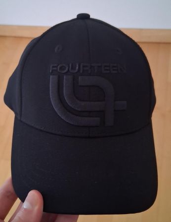 Schwarzes Cape. Basketball. Brand: Fourteen.