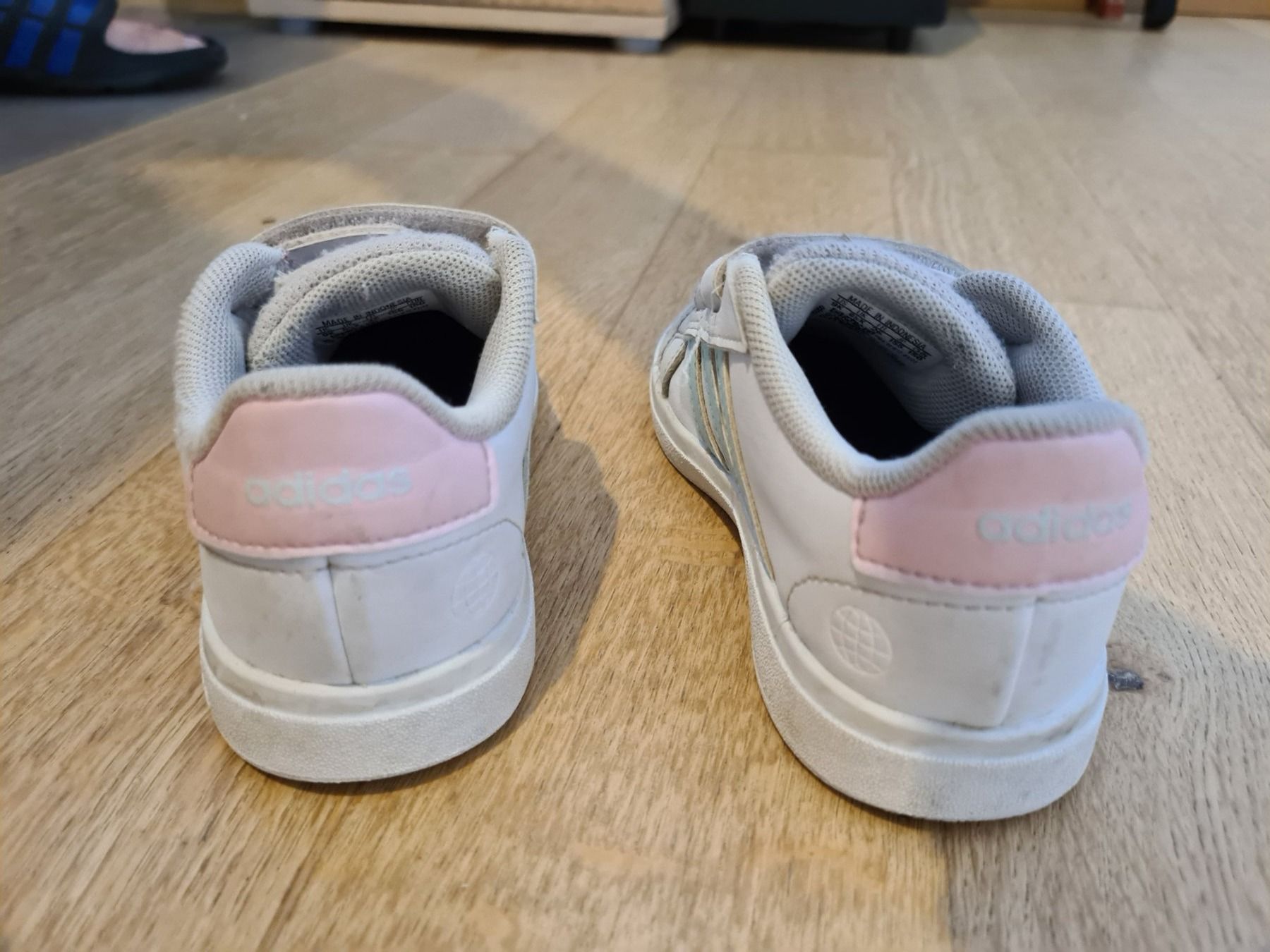 Adidas Scarpe per ragazzi: Baskets Adidas Taille 26 – Usato da Carouge GE venduto da Gasco 4