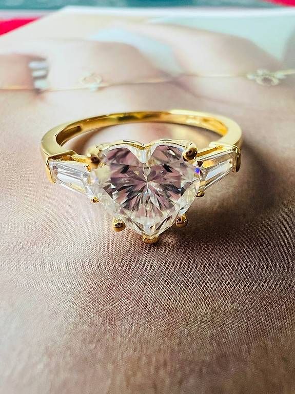 Ringe: Herzförmiger Moissanitring 2 Karat – Gebraucht aus Thalwil von han_2b8c 1