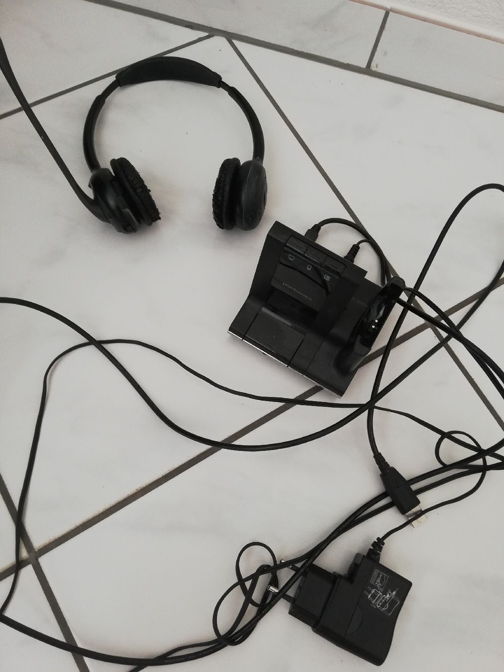 Plantronics Cuffie: Plantronics Microsoft Lync Headset with Base Station, Used – Usato da Baar venduto da Lykebar