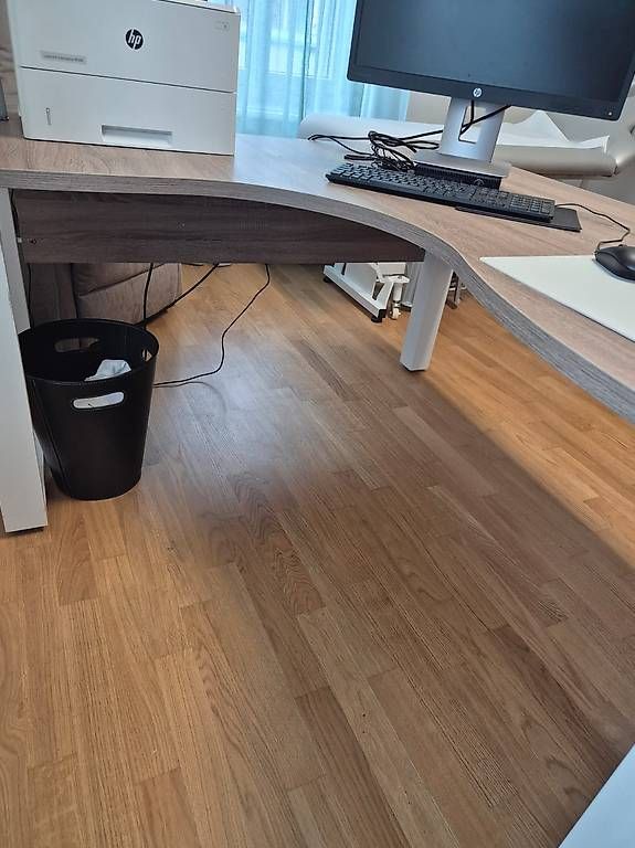 Schreibtische: Büro Schreibtisch – Gebraucht aus Niederuzwil von Liberatopixel 3