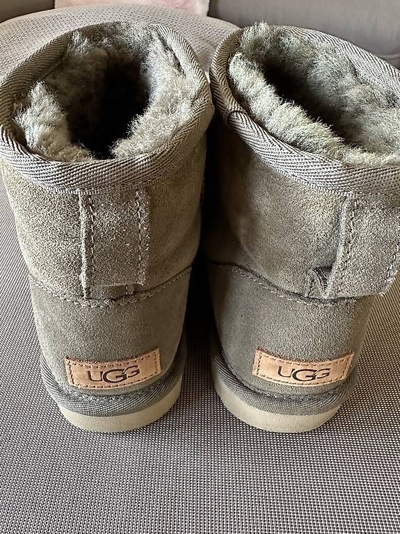 Scarpe da donna: UGG Boots Mini Gr.39 wie neu – Usato da Stäfa venduto da DearDarling 1