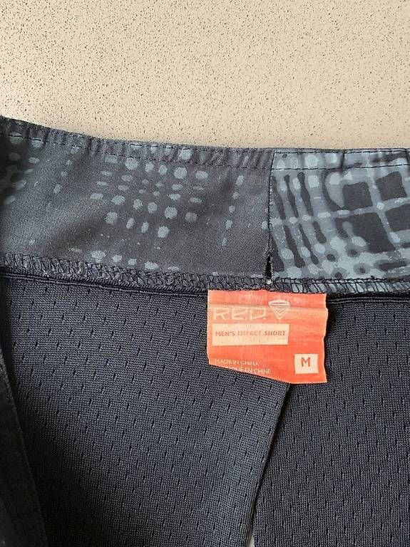Protezioni & Imbottiture: Protektor Shorts Soft Protection RED by Burton – Usato da Seewen Sz venduto da car_95zr 2
