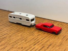 M1058: Chevrolet mit Wohnwagen (Spur N)
