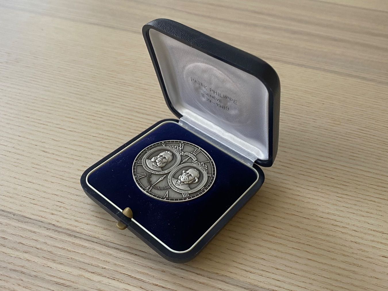 Patek Philippe Uhren: PATEK PHILIPPE Medaille in 925 Silber – Neu (gemäss Beschreibung) aus St. Gallen von galluswatches 1