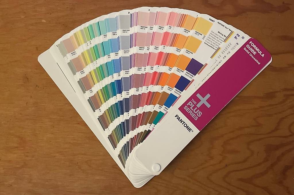 Bücher: Pantone Farbfächer Formula Guide – Gebraucht aus Winterthur von Siebeschloefer 1