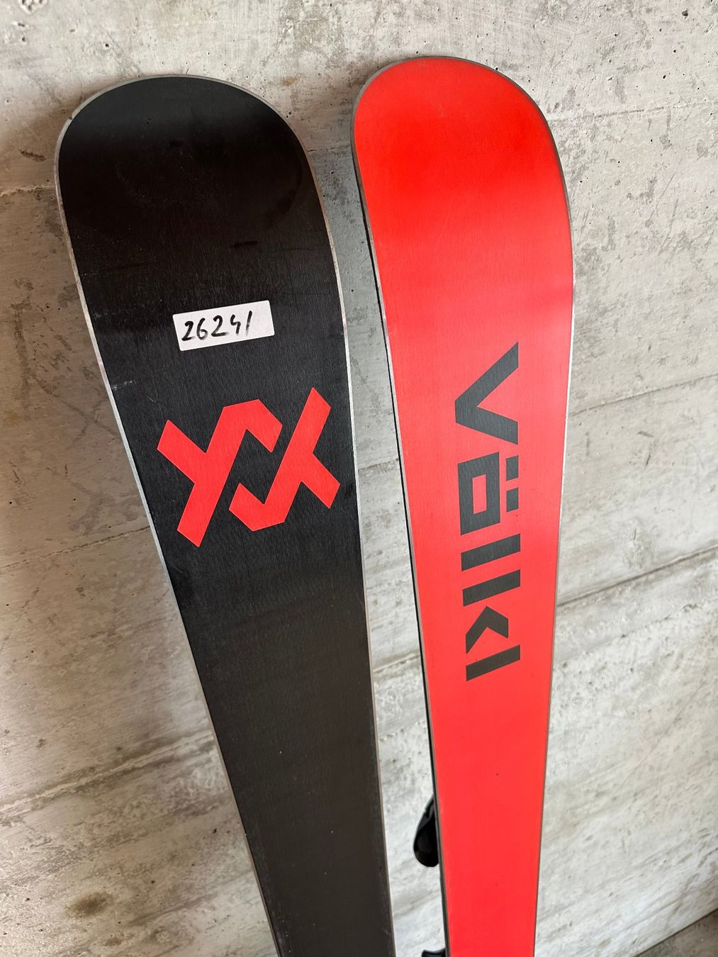 Völkl Skis: Volkl Revolt 100 JR Ski 153CM – Gebraucht aus Emmenbrücke von karkarkar 3