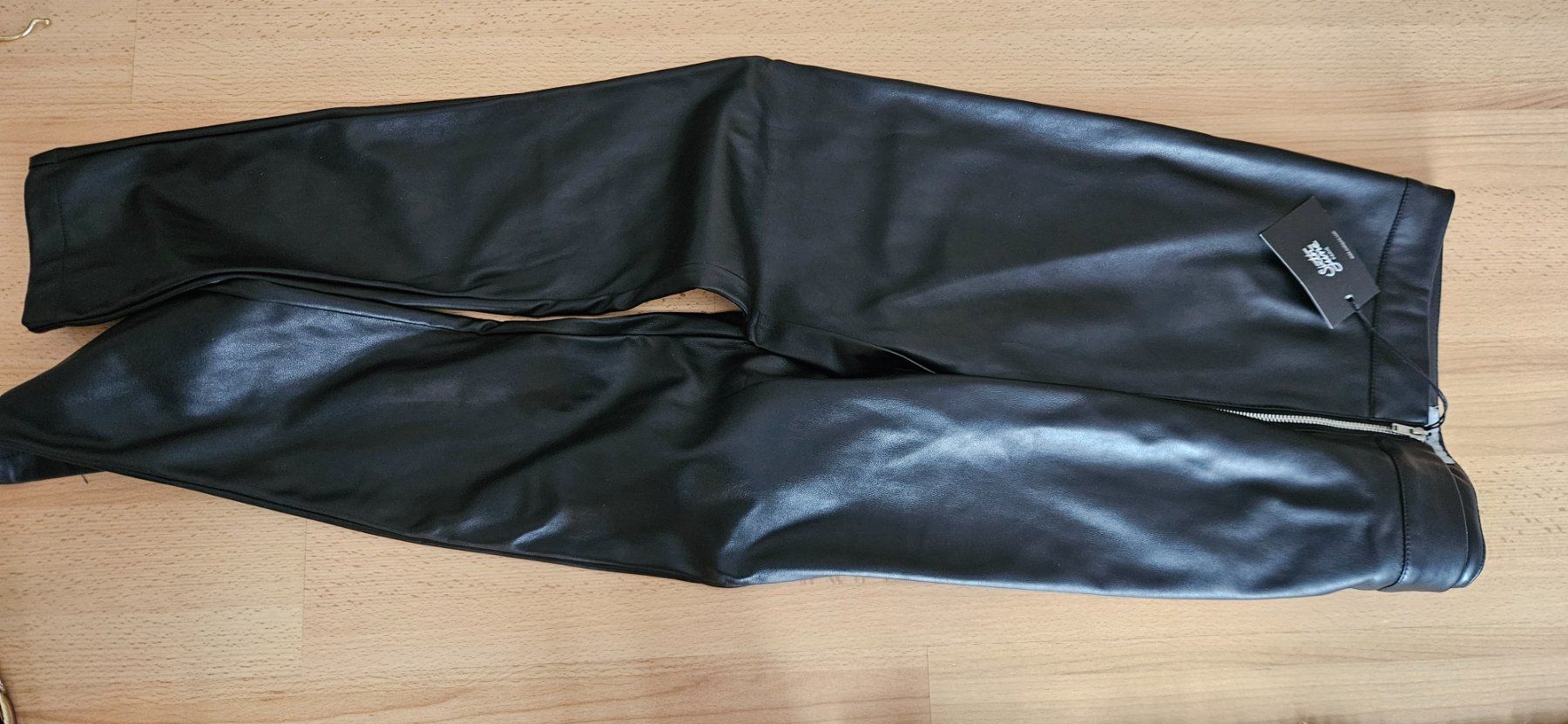 Pantaloni: Pantalon simili neuf (A) – Nuovo (secondo la descrizione) da Lutry venduto da cha_pbg5