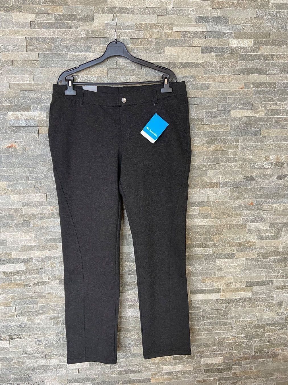 Pantalons: Damen Hose GR 44 – Neuf avec emballage d'origine à Langnau am Albis par Judithsebi