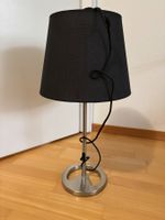 Schwarze Stehlampe für gemütliche Abende, guter Zustand
