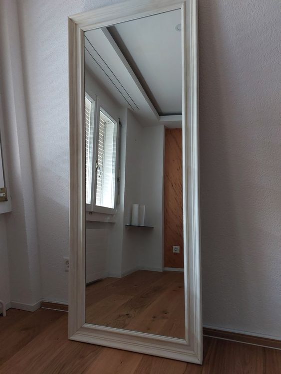 Grosser Weisser Wandspiegel