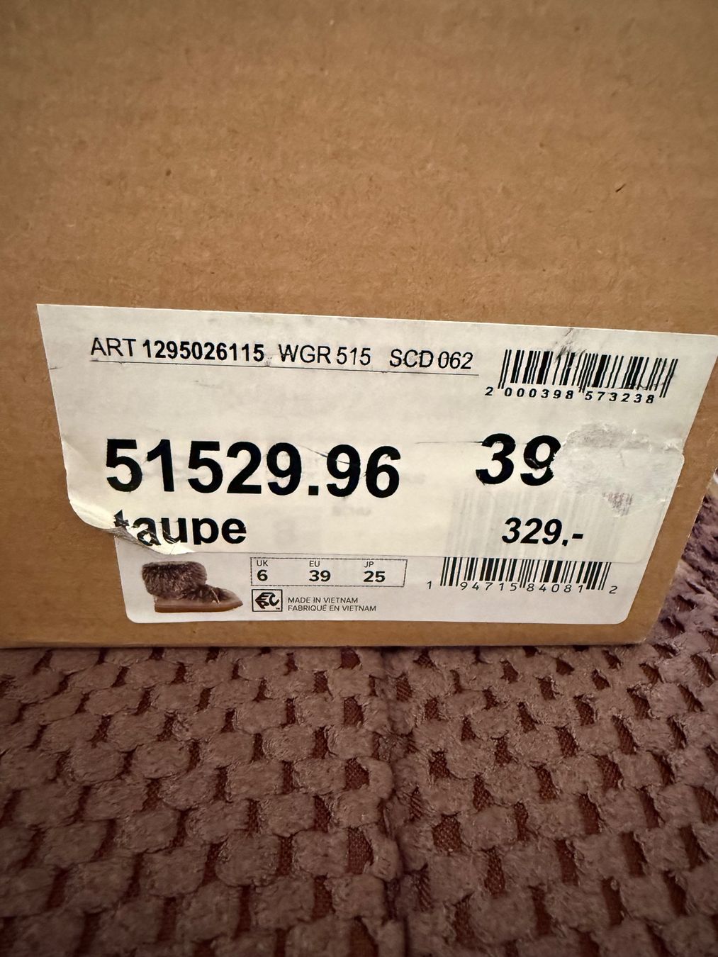 Chaussures femmes: UGG Stiefel, Grösse 39 NEU – Neuf avec emballage d'origine à Pfäffikon ZH par tamara.keusch 3