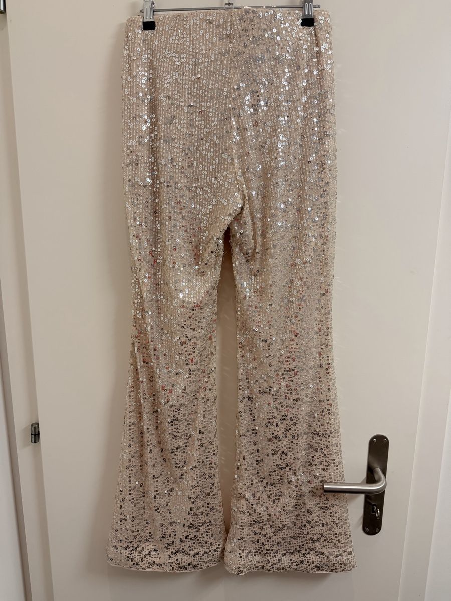 H&M Pantaloni: H&M Flare Pants Sequins Beige Size M – Usato da Zürich venduto da Dory84 2