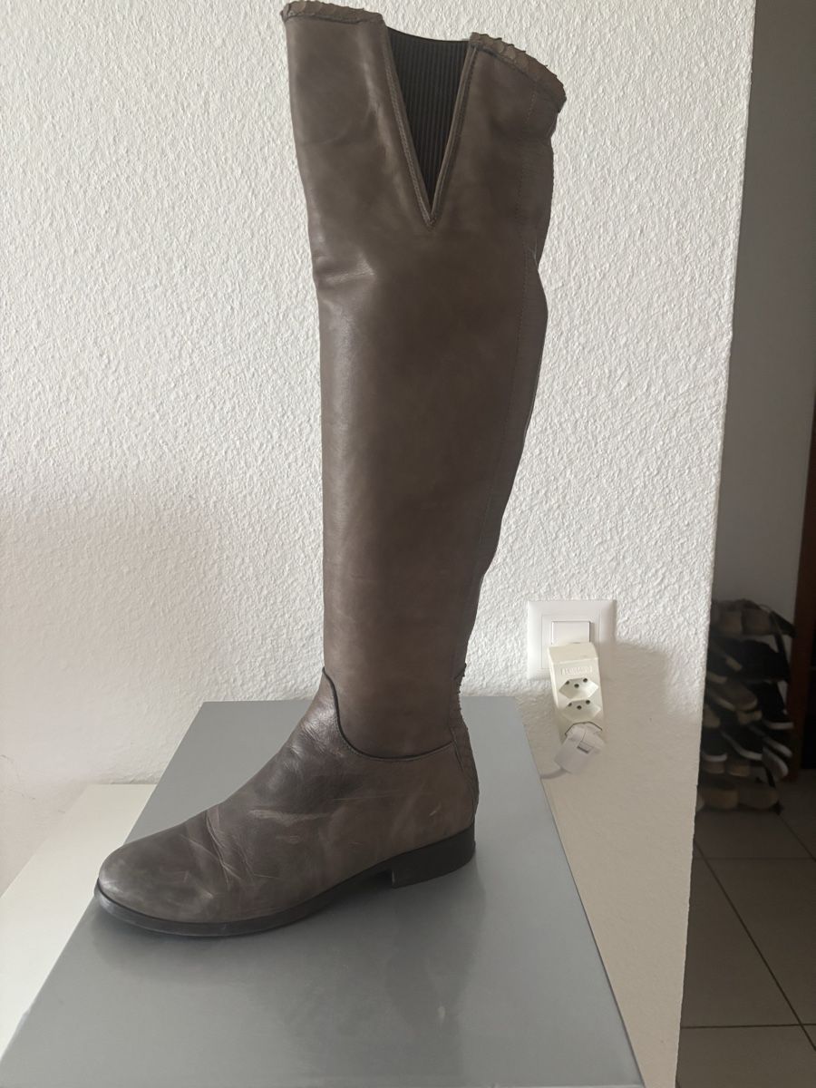 Chaussures femmes: Cuissardes en cuir  – D'occasion à Yverdon-les-Bains par annefu