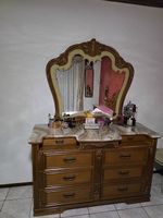 Letto, armadio, comò e comodini