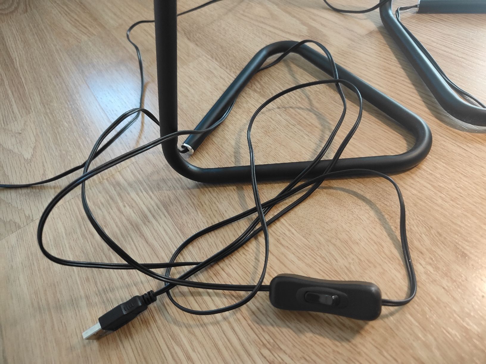 Ikea Lampade: Lampe de bureau design LED noire et argentée – Nuovo (secondo la descrizione) da Biel/Bienne venduto da Edi5Roli3 1