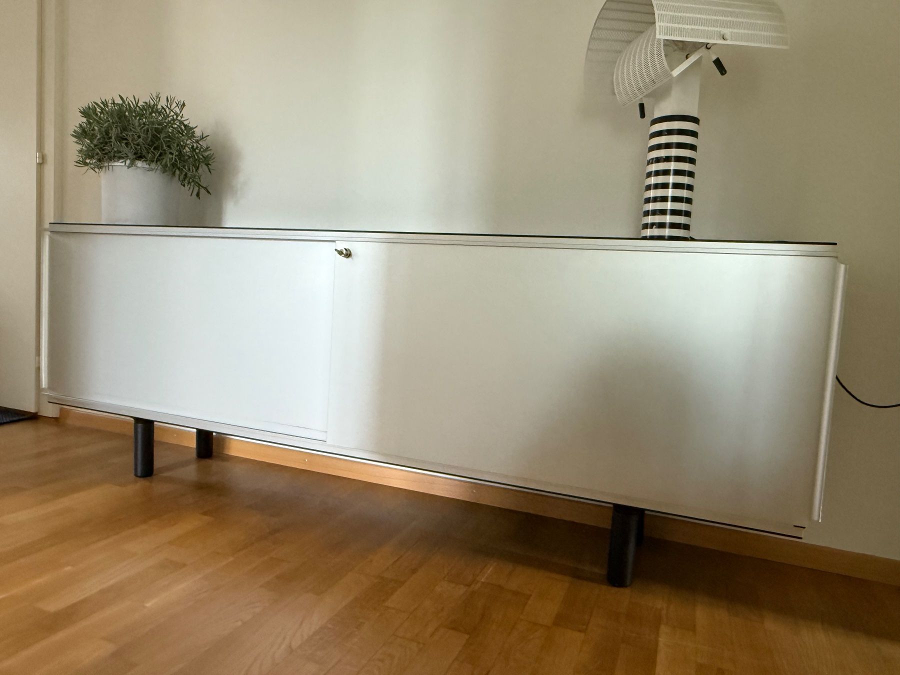 Thut Kommoden: Seltenes Sideboard von Kurt Thut – Gebraucht aus Zürich von ERATOMIUM 2
