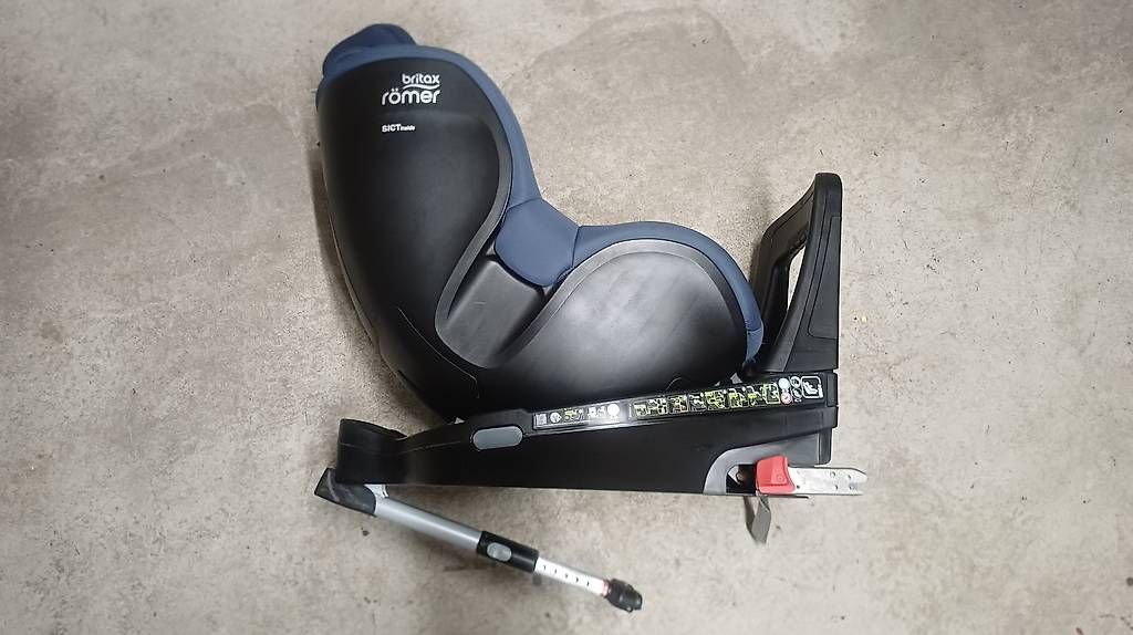 Britax Römer Seggiolini per auto: Britax Römer Dualfix M i-Size – Usato da Oberwil BL venduto da Taeh 1