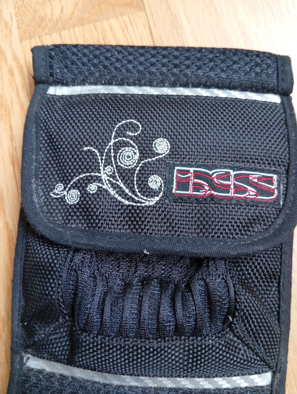 IXS Borse: IXS Täschchen  zum anmachen – Usato da Leibstadt venduto da Fatrin 2