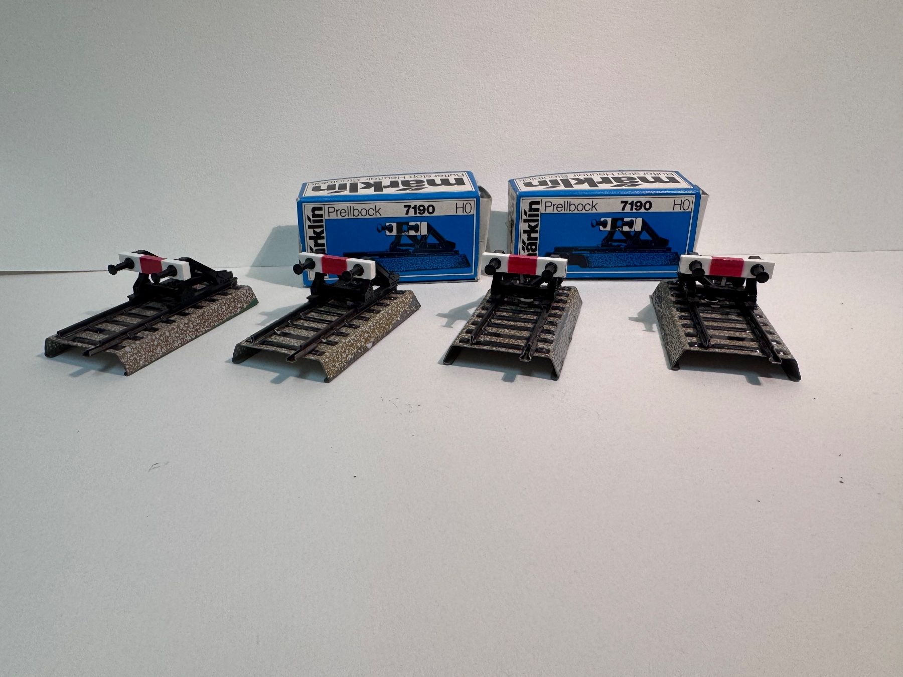 Märklin Modellini di ferrovie: 4 Märklin Prellbock 7190 H0 – Usato da Zug venduto da Urimober