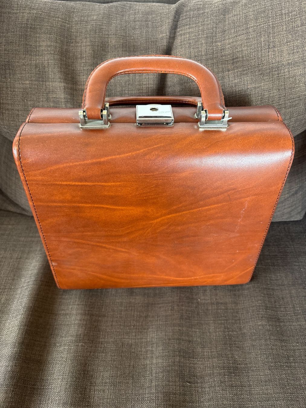 Valigie: Kleiner Koffer Vintage – Usato da Genève venduto da Livsonman 1