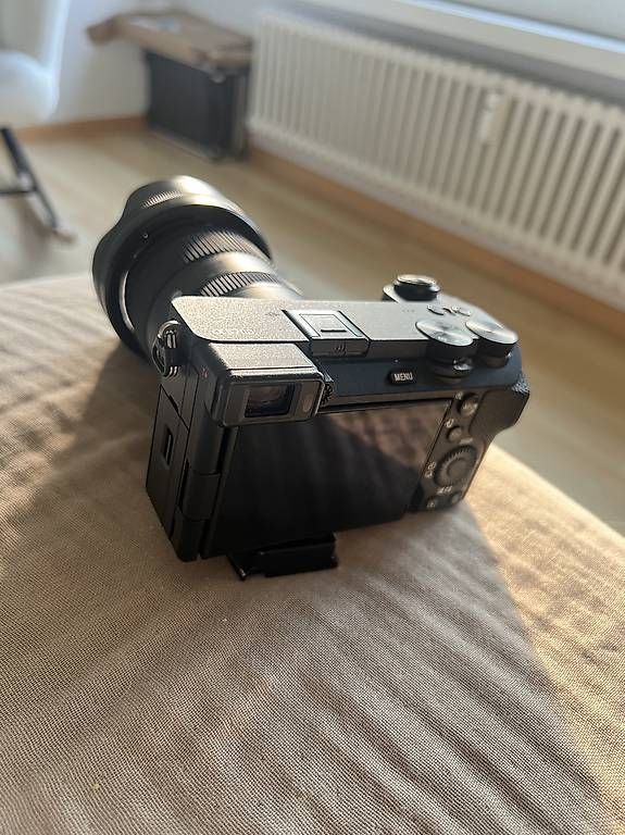 Sony Fotocamera: Sony a6700 + Sigma 18-50mm f/2.8 DC DN – Usato da Uitikon Waldegg venduto da seg_2fmx 1