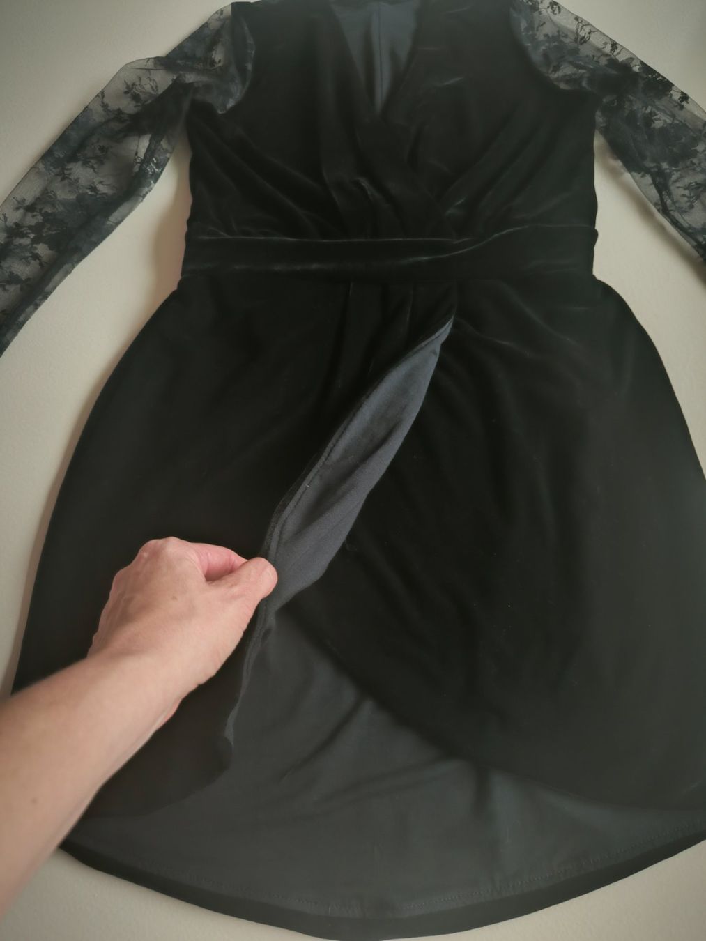Robes: Wunderschönes schwarzes Samtkleid EU 40 – D'occasion à Wallisellen par C_DM 7