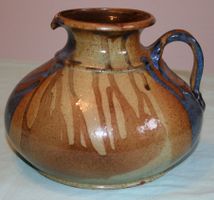Schöner handgemachter Tonkrug (Österreich) Durchmesser 23cm,