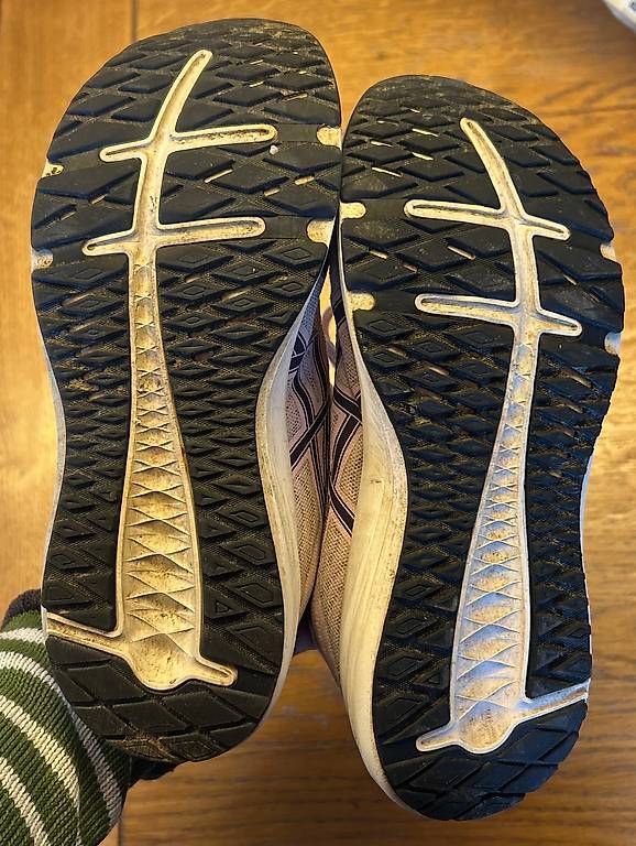 Asics Scarpe per ragazze: Turnschuhe Asics Gr. 34.5 – Usato da Zollbrück venduto da beisu 2